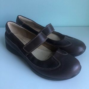 Softspots Maryjane comfort shoes brown 9 N EUC